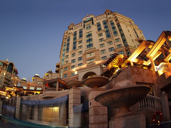 Al Murooj Rotana Hotel & Suites Dubai