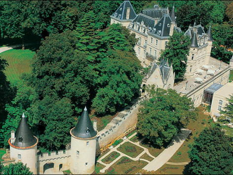Замок - Отель  Chateau De Mirambeau