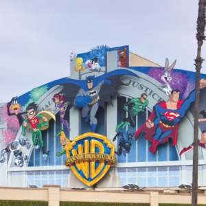 Крупнейший в мире тематический парк Warner Bros World в Абу-Даби готовится к открытию летом